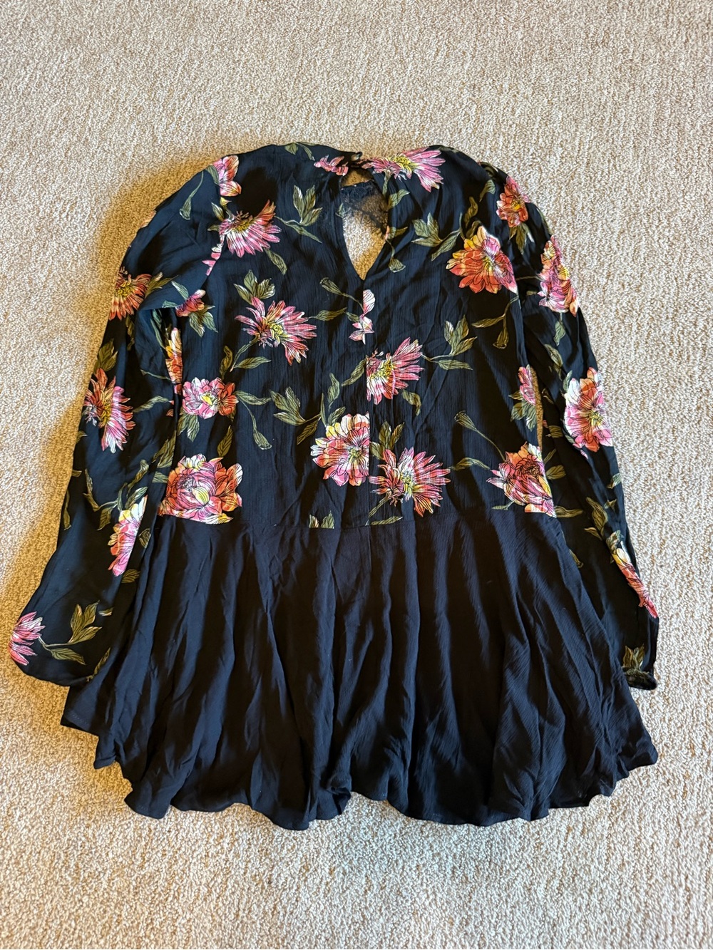 Daytrip Black Floral Lace-Trim Peasant Blouse - Picture 4 of 4